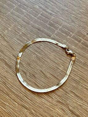 14K Yellow Gold Herringbone Chain Bracelet 7.5 in Lobster Clasp Signed